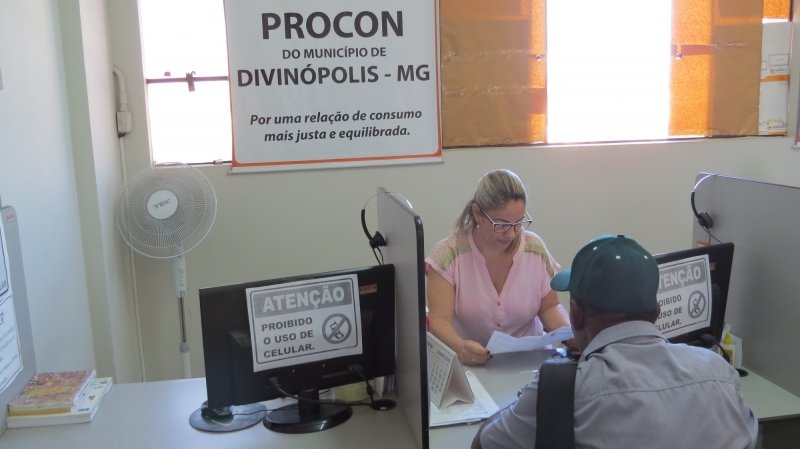 Procon Divinópolis reforça uso do aplicativo de mensagem é meio de