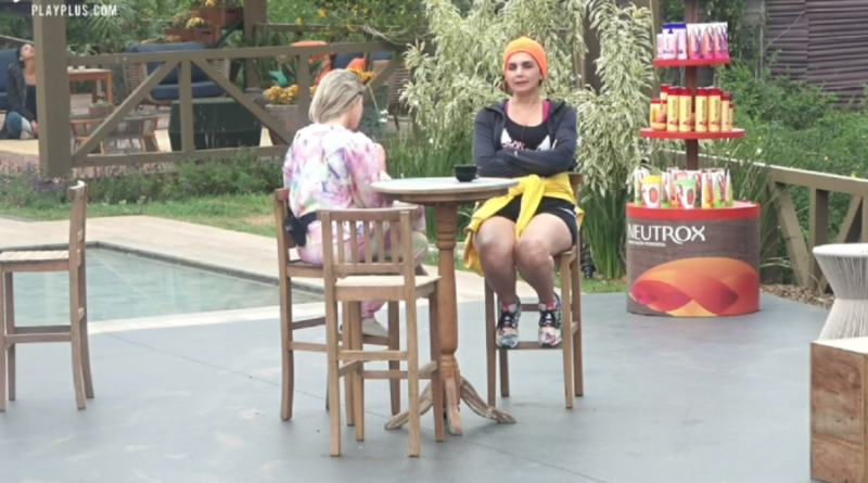 A Fazenda Luiza Ambiel e Carol Narizinho conversam sobre risco de roça no início do reality