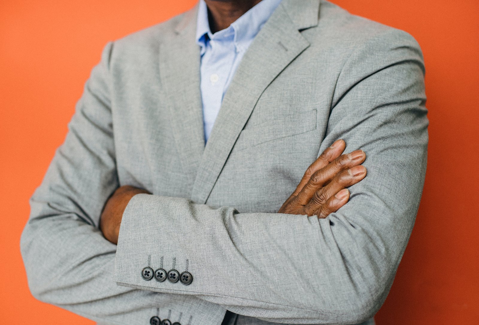 Crossing arms. Рубашка пиджак открытый ворот руки скрещены на груди. Crossed Arms. Man Sport Suit Fold hands Crossed. Fold Arms.