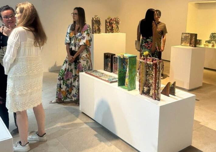 Centro de Arte Popular apresenta exposição que ressignifica oratórios elaborados com materiais diversos